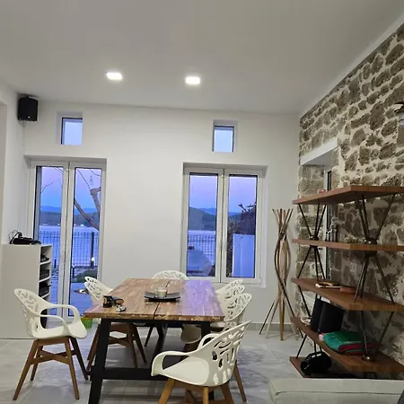 Bluevera Seafront Villa-aidipsos Bay * Gialtra